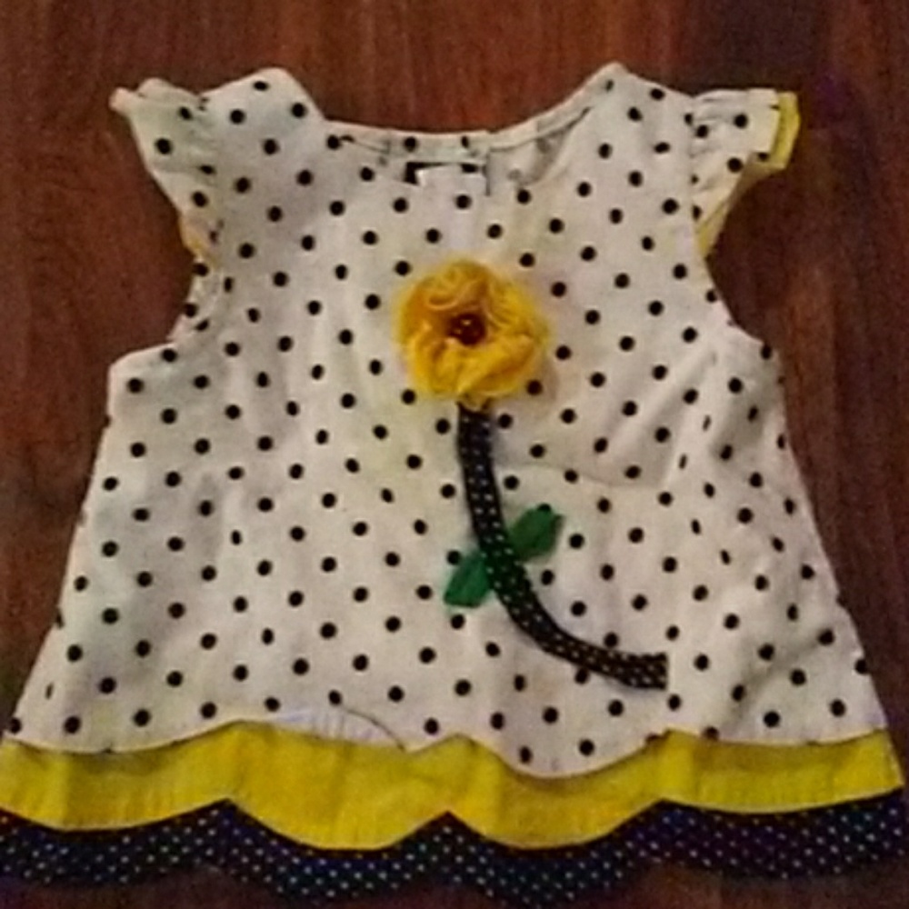 Excellent used condition boutique set!